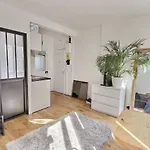 Beautiful & Bright Apartment In The Heart Of Paris