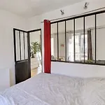 Beautiful & Bright Apartment In The Heart Of Paris