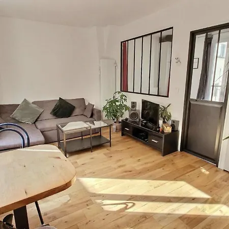Beautiful & Bright Apartment In The Heart Of Paris