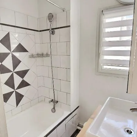 Beautiful & Bright Apartment In The Heart Of Paris
