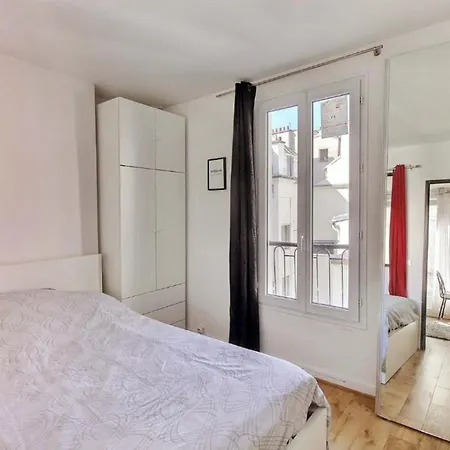 Beautiful & Bright Apartment In The Heart Of Paris
